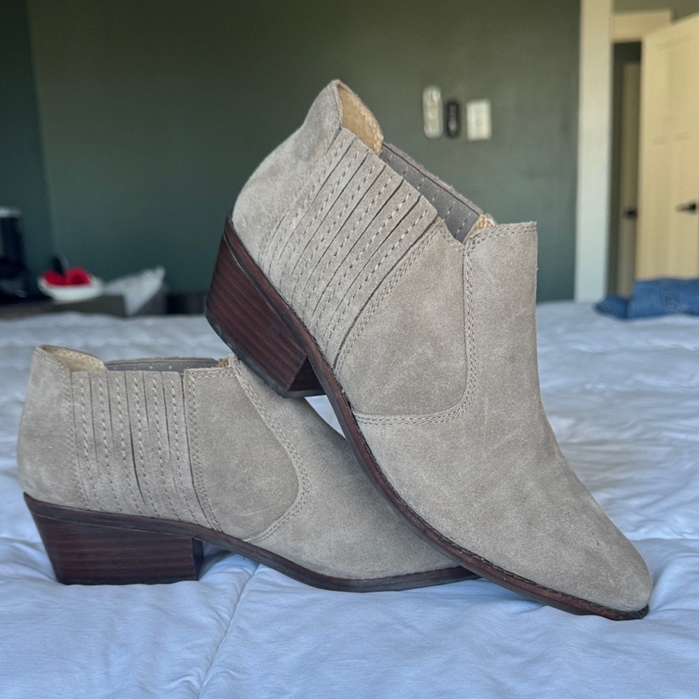 Lucky Brand Tan Ankle Boots, size 10